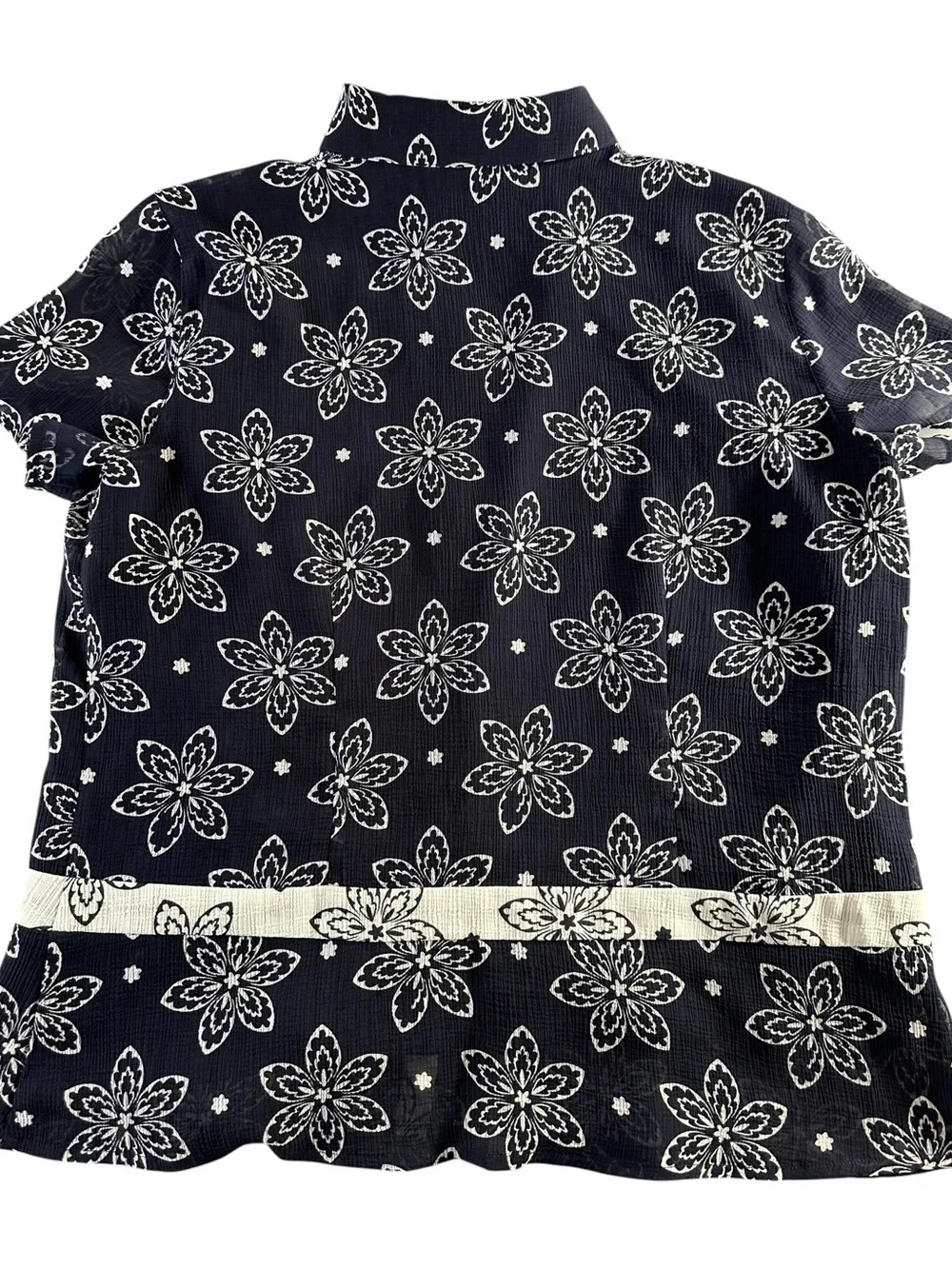 Alfred Dunner Navy and Cream Floral Button-Front Blouse 16 - Picture 5 of 10